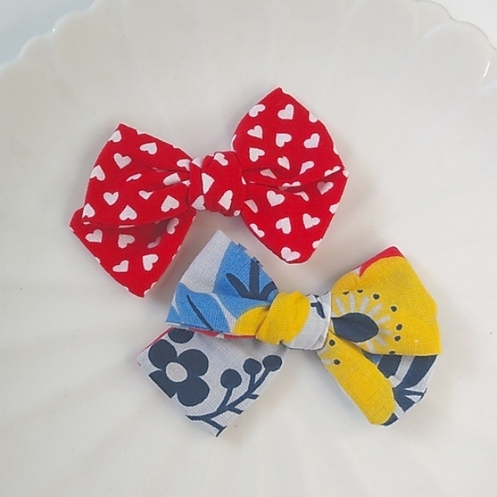 Dog Hair Bows - Set of 2 Bows for Pets with clip